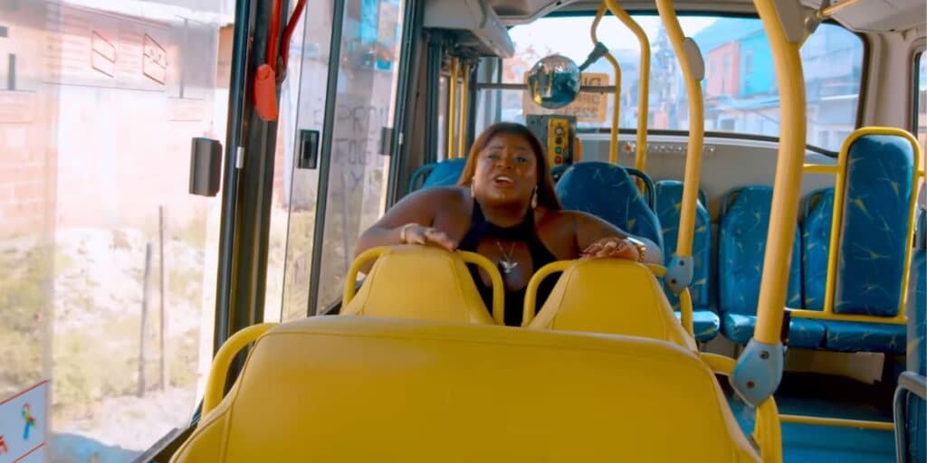 Mercado popular, ônibus e casa humilde: a comunidade onde Jojo Todynho cresceu, antes de ser rica, é assim