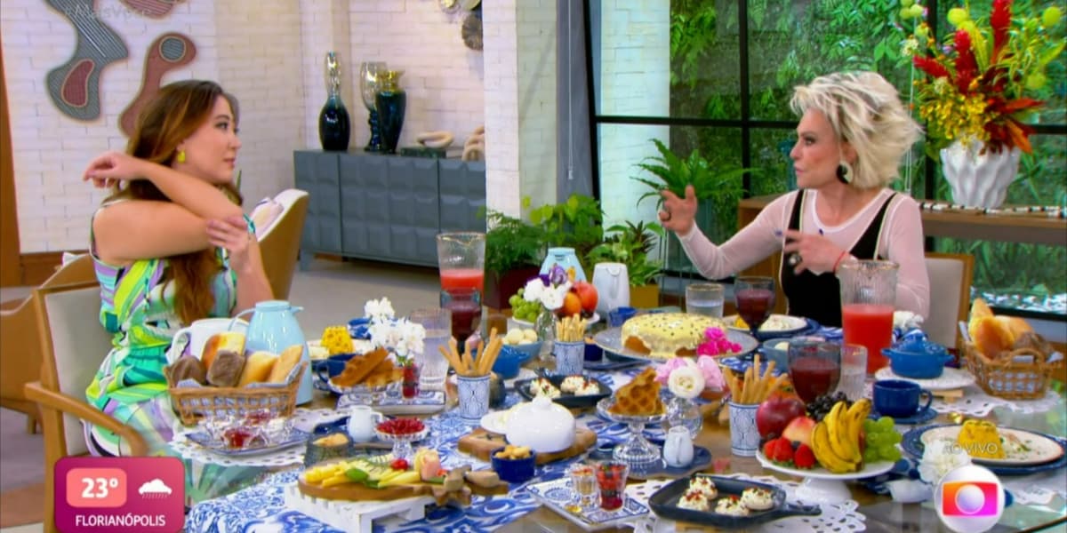 Ju Massaoka falando sobre pessoas habilidosas para Ana Maria Braga (Foto: Reprodução/TV Globo) Ju Massaoka falando sobre pessoas habilidosas para Ana Maria Braga (Foto: Reprodução/TV Globo)