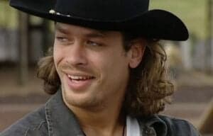 Marcos (Fabio Assunção) em cena de O Rei do Gado; ele assumirá o bebê de Liliana (Mariana Lima) (Foto: Reprodução / Globo) Marcos (Fabio Assunção) em cena de O Rei do Gado; ele assumirá o bebê de Liliana (Mariana Lima) (Foto: Reprodução / Globo)