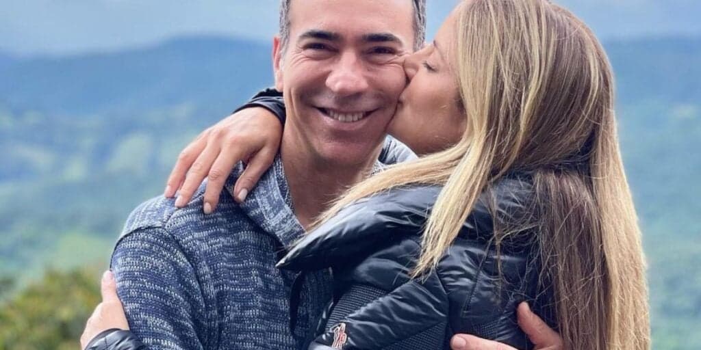Ticiane Pinheiro divulga foto rara de César Tralli sem camisa e assume: “Qualquer data e ocasião”