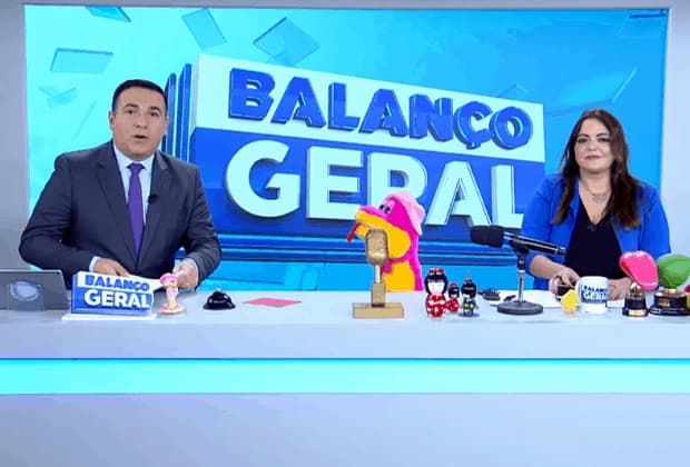 Fabíola Reipert e Gottino entregam segredos estéticos de Roberto Carlos (Foto Reprodução/Internet) Fabíola Reipert e Gottino entregam segredos estéticos de Roberto Carlos (Foto Reprodução/Internet)