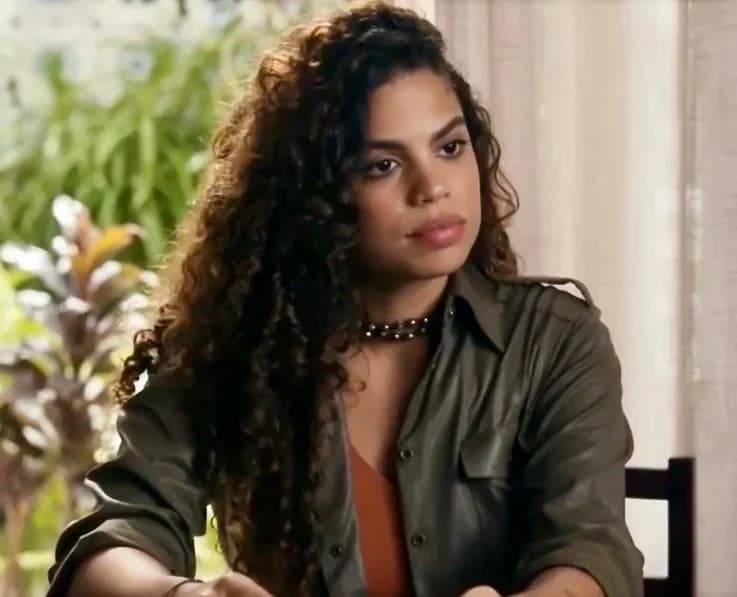 A atriz Clara Buarque, em Travessia, na Globo – Foto Reprodução Internet A atriz Clara Buarque, em Travessia, na Globo – Foto Reprodução Internet