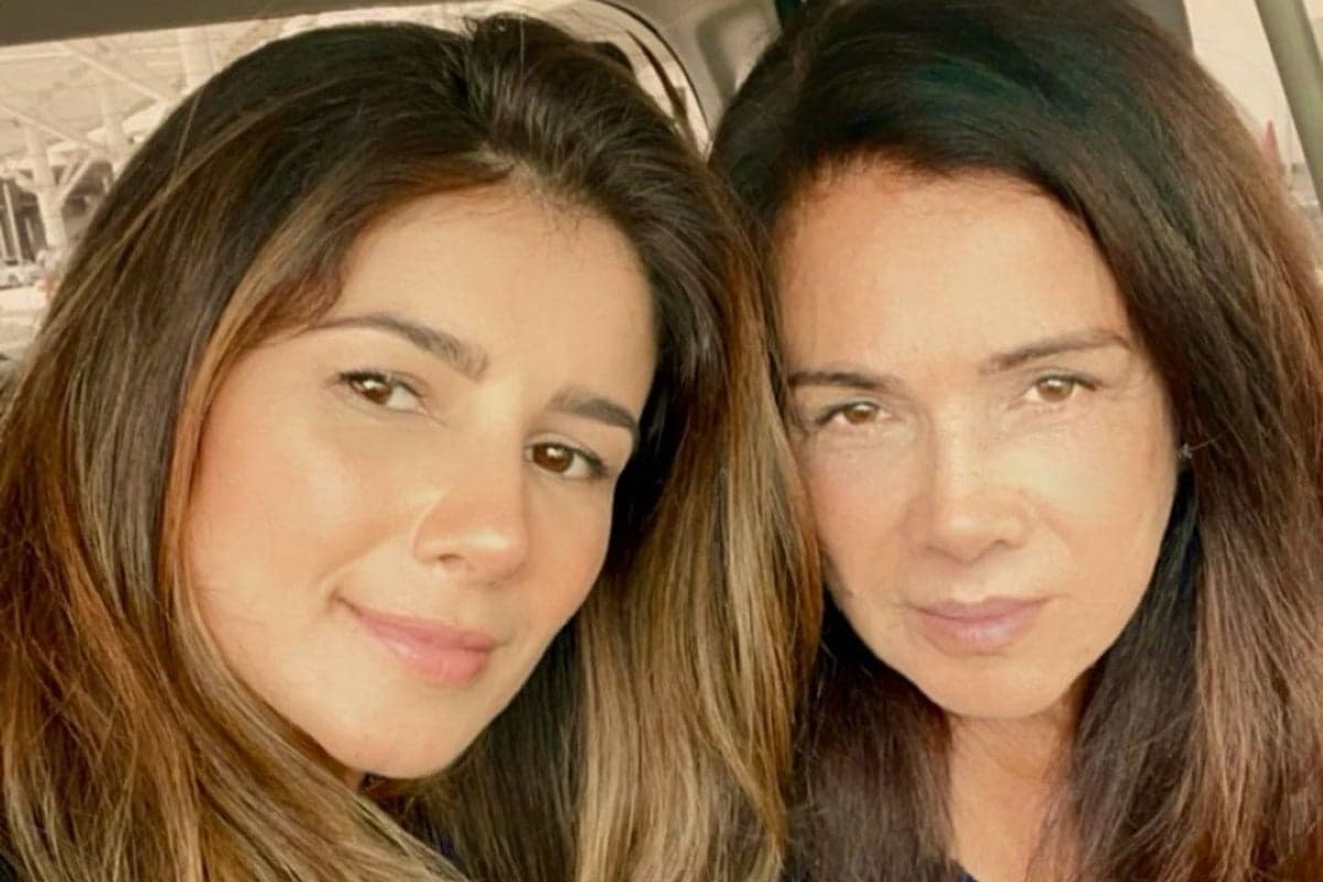 A cantora sertaneja Paula Fernandes e sua Mãe, Dulce Souza - Foto Reprodução Instagram A cantora sertaneja Paula Fernandes e sua Mãe, Dulce Souza - Foto Reprodução Instagram