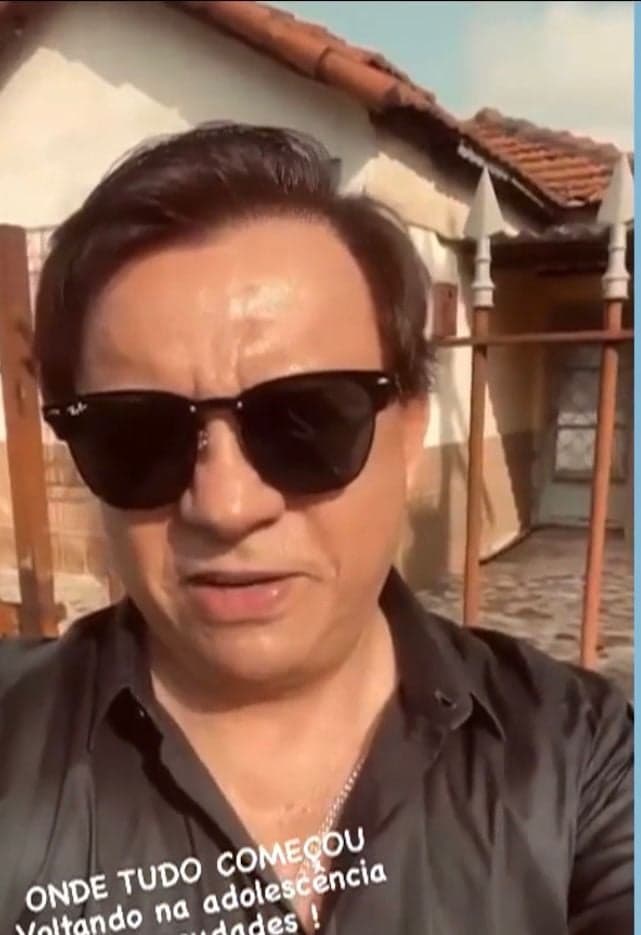 A casa que o famoso cantor Xororó viveu na infância ao lado de Chitãozinho está abandonada, tem portão simples e decoração antiga - Foto Reprodução Instagram A casa que o famoso cantor Xororó viveu na infância ao lado de Chitãozinho está abandonada, tem portão simples e decoração antiga - Foto Reprodução Instagram