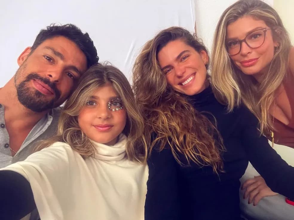 Cauã Reymond, Sofia, Mariana Goldfarb e Grazi Massafera - Foto reprodução Instagram Cauã Reymond, Sofia, Mariana Goldfarb e Grazi Massafera - Foto reprodução Instagram