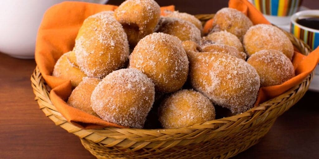 Vai chover hoje: Prepare-se com este bolinho de chuva sequinho e muito fácil de fazer usando apenas panela