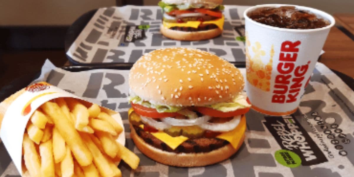 Descobrimos o segredo para ganhar um lanche de graça no Burger King e você precisa saber qual é Descobrimos o segredo para ganhar um lanche de graça no Burger King e você precisa saber qual é