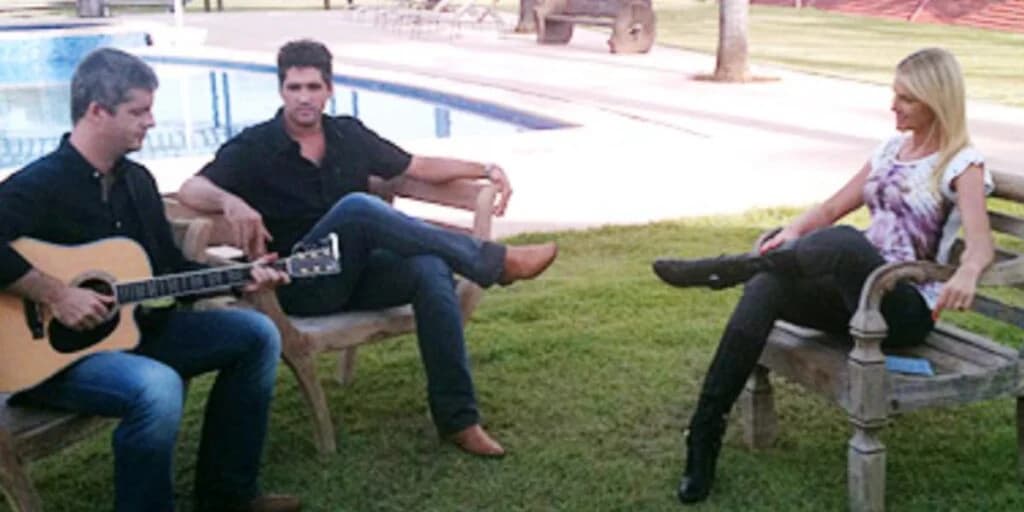 Enorme piscina, onde Ana Hickmann ficou quando visitou a fazenda com a dupla Victor e Leo - Foto Reprodução Youtube Enorme piscina, onde Ana Hickmann ficou quando visitou a fazenda com a dupla Victor e Leo - Foto Reprodução Youtube