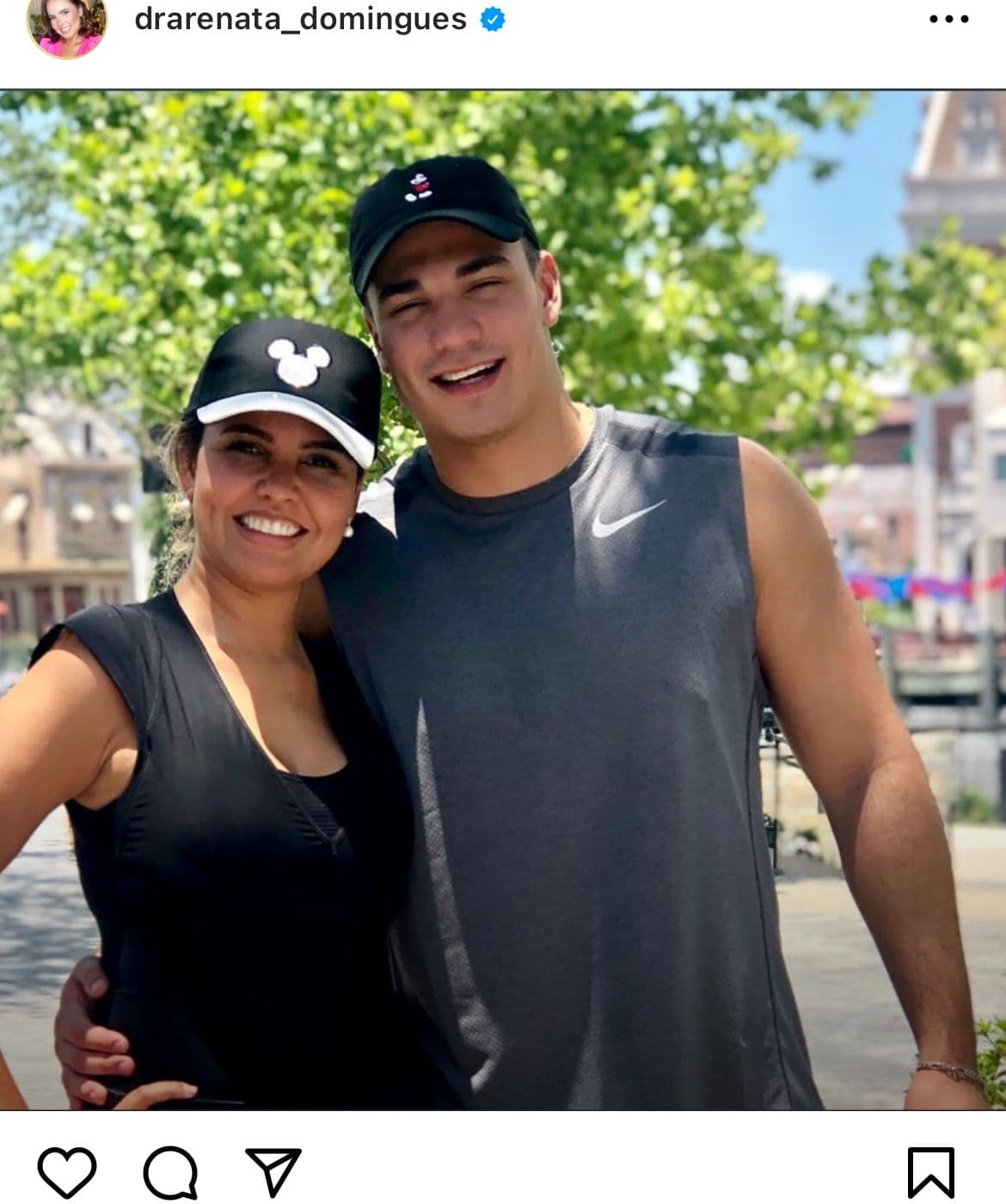 Esposa de Carlos Alberto, Renata Domingues e seu filho - Foto Reprodução Instagram Esposa de Carlos Alberto, Renata Domingues e seu filho - Foto Reprodução Instagram