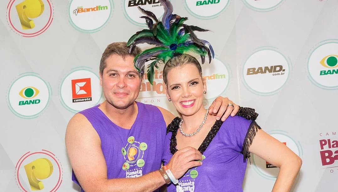 Joel Datena e Mel, sua esposa lindíssima em um evento da Band - Foto Reprodução Band Joel Datena e Mel, sua esposa lindíssima em um evento da Band - Foto Reprodução Band