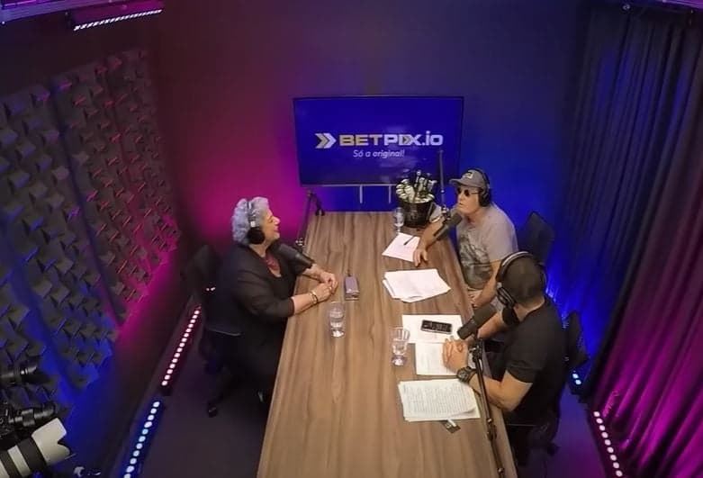 Leda Nagle, sogra de Sabrina Sato, no podcast, no YouTube, Cortes Podcast Papagaio Falante - Foto Reprodução YouTuber Leda Nagle, sogra de Sabrina Sato, no podcast, no YouTube, Cortes Podcast Papagaio Falante - Foto Reprodução YouTuber