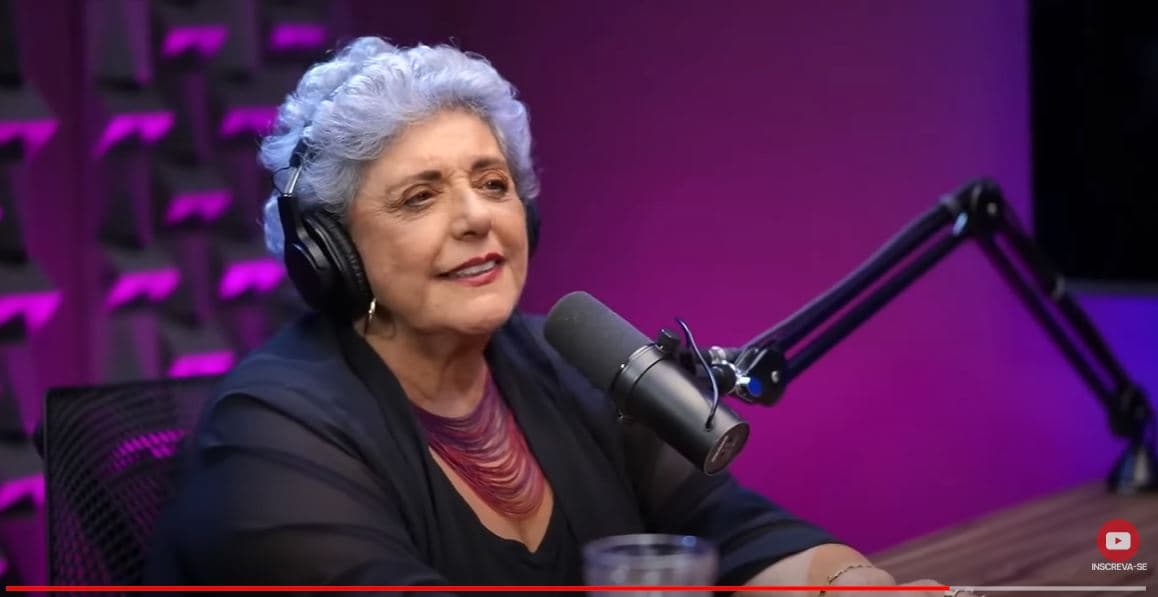 Leda Nagle, sogra de Sabrina Sato, no podcast, no YouTube, Cortes Podcast Papagaio Falante - Foto Reprodução YouTuber Leda Nagle, sogra de Sabrina Sato, no podcast, no YouTube, Cortes Podcast Papagaio Falante - Foto Reprodução YouTuber
