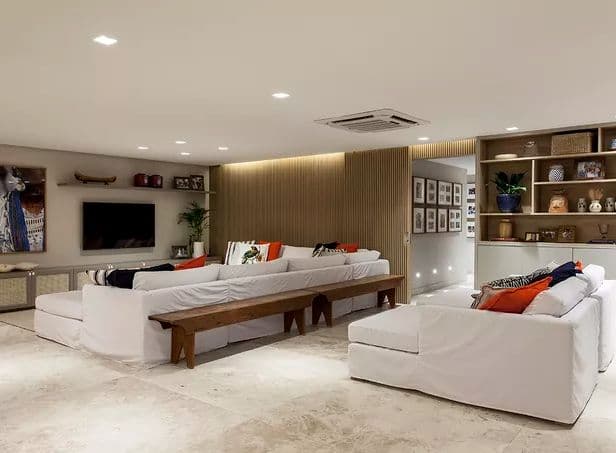 Linda sala de estar da mansão onde a musa vive com sua família - Foto Reprodução Internet Linda sala de estar da mansão onde a musa vive com sua família - Foto Reprodução Internet