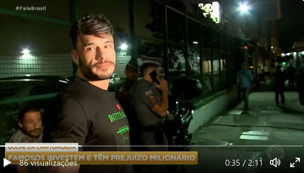Lucas Viana saindo de delegancia - Foto Reprodução Record Lucas Viana saindo de delegancia - Foto Reprodução Record