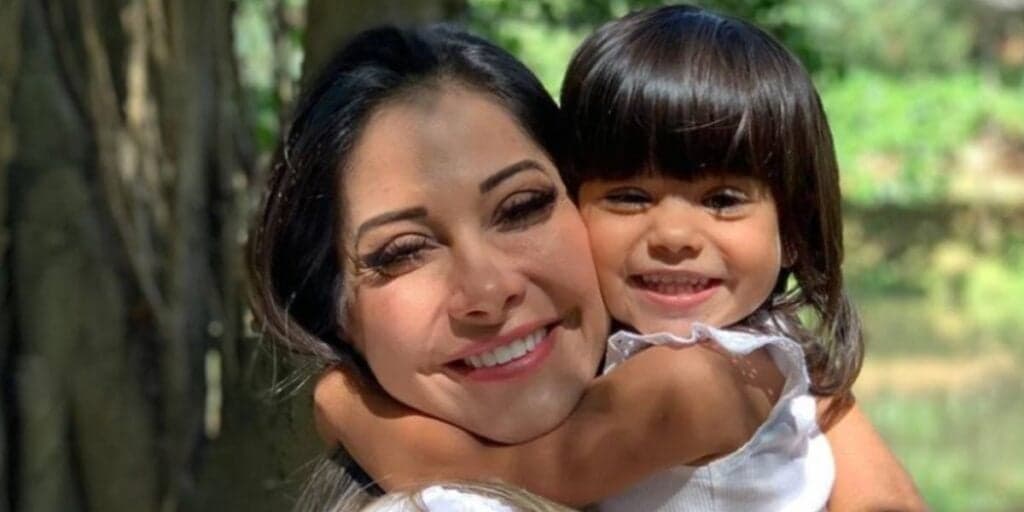 Padrasto: Maíra Cardi apresenta novo namorado para a filha pequena e reação da menina é impressionante