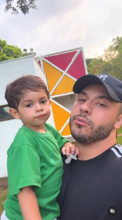 Murilo Huff e seu filho Léo, com a cantora Marilia Mendoça - Foto Reprodução Instagram Murilo Huff e seu filho Léo, com a cantora Marilia Mendoça - Foto Reprodução Instagram