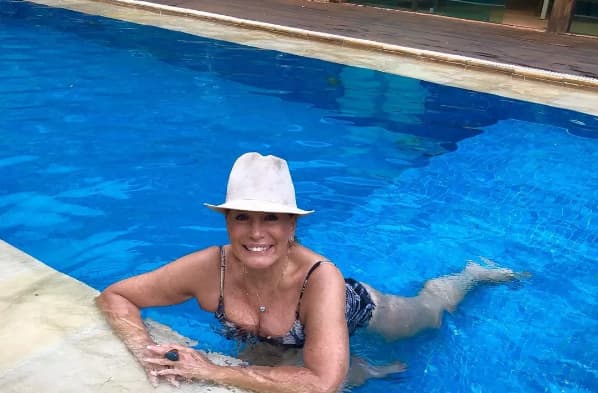 Piscina da Mansão de Suzana Vieira Susana, de R$ 10 milhões de reais, na barra da Tijuca, Rio de Janeiro - Foto Reprodução Internet Piscina da Mansão de Suzana Vieira Susana, de R$ 10 milhões de reais, na barra da Tijuca, Rio de Janeiro - Foto Reprodução Internet