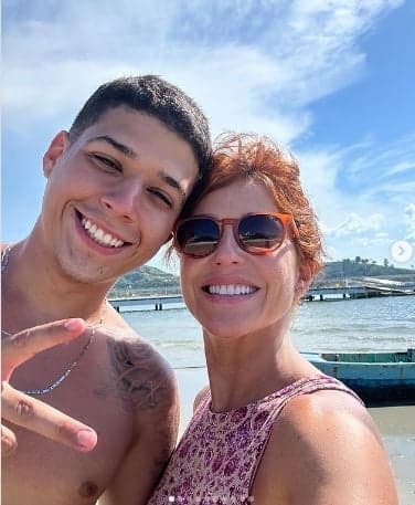 Priscila Sol e o seu filho Vitor Abate - Foto Reprodução Instagram Priscila Sol e o seu filho Vitor Abate - Foto Reprodução Instagram
