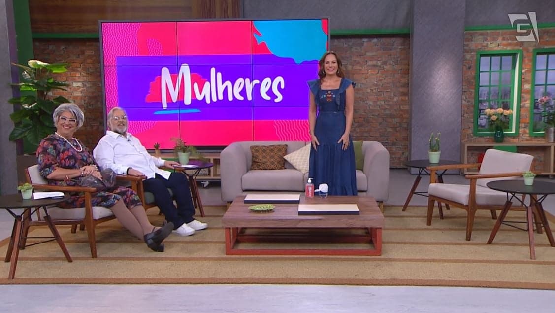 Regina Volpato e seus colunistas, Leão Lobo e a Tia, no programa “Mulheres”, da TV Gazeta - Foto Reprodução Tv Gazeta Regina Volpato e seus colunistas, Leão Lobo e a Tia, no programa “Mulheres”, da TV Gazeta - Foto Reprodução Tv Gazeta