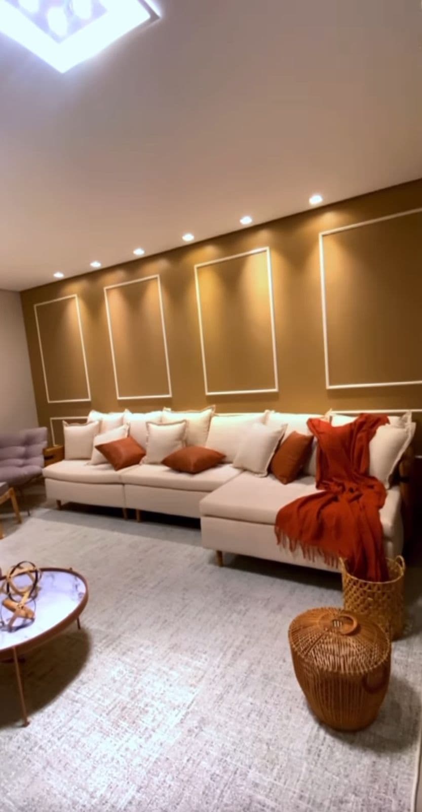 Sala ampla da nova mansão do cantor sertanejo e da influenciadora - Foto Reprodução Instagram Sala ampla da nova mansão do cantor sertanejo e da influenciadora - Foto Reprodução Instagram