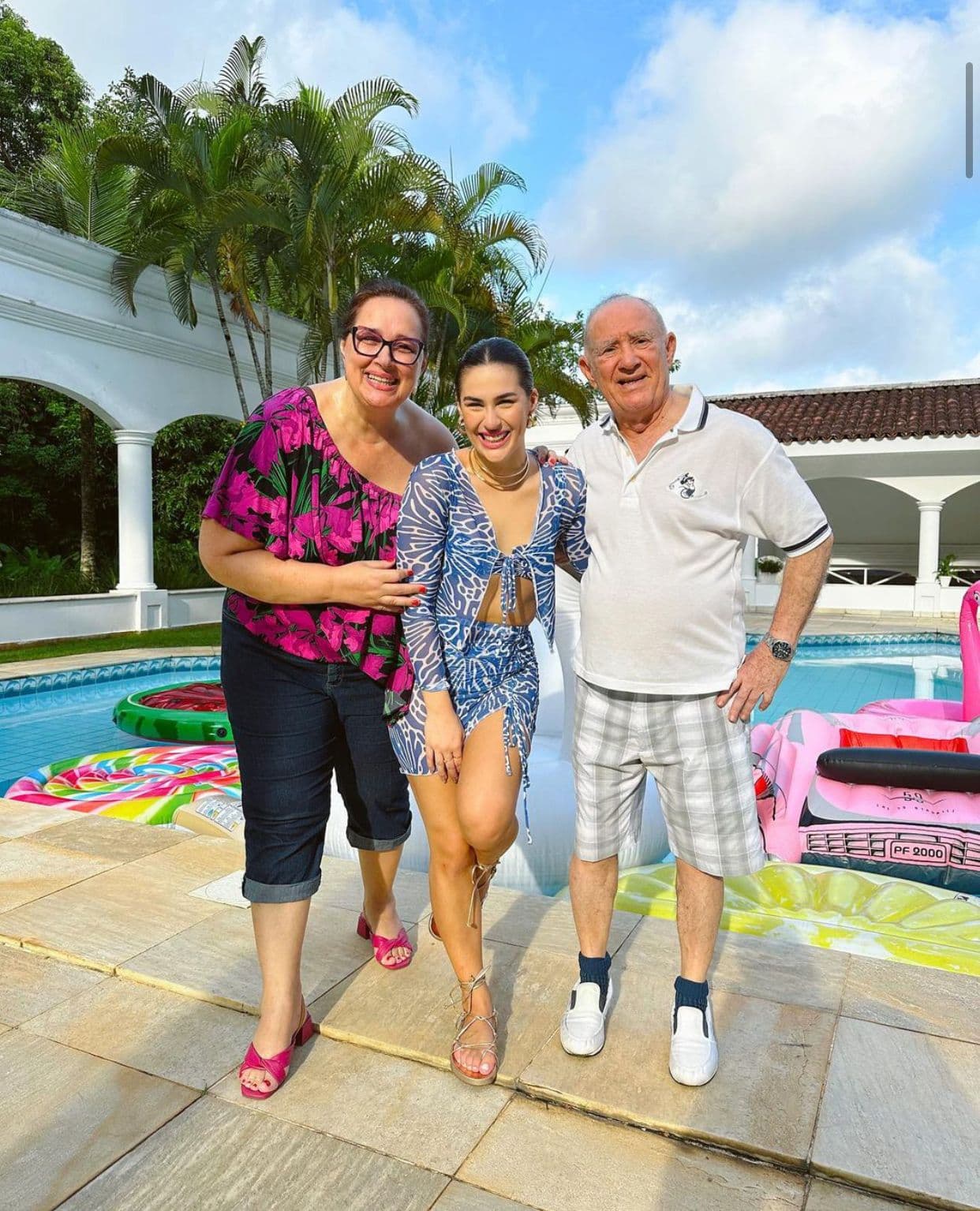 Livian Aragão ao lado de Renato Aragão e Lilian Taranto, no aniversário de 24 anos da modelo (Reprodução - Instagram) Livian Aragão ao lado de Renato Aragão e Lilian Taranto, no aniversário de 24 anos da modelo (Reprodução - Instagram)