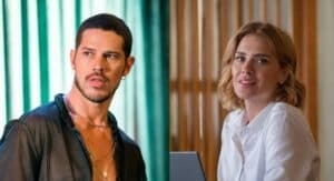 Lui (José Loreto) e Lumiar (Carolina Dieckmann) em Vai na Fé (Foto: Reprodução / Globo) Lui (José Loreto) e Lumiar (Carolina Dieckmann) em Vai na Fé (Foto: Reprodução / Globo)