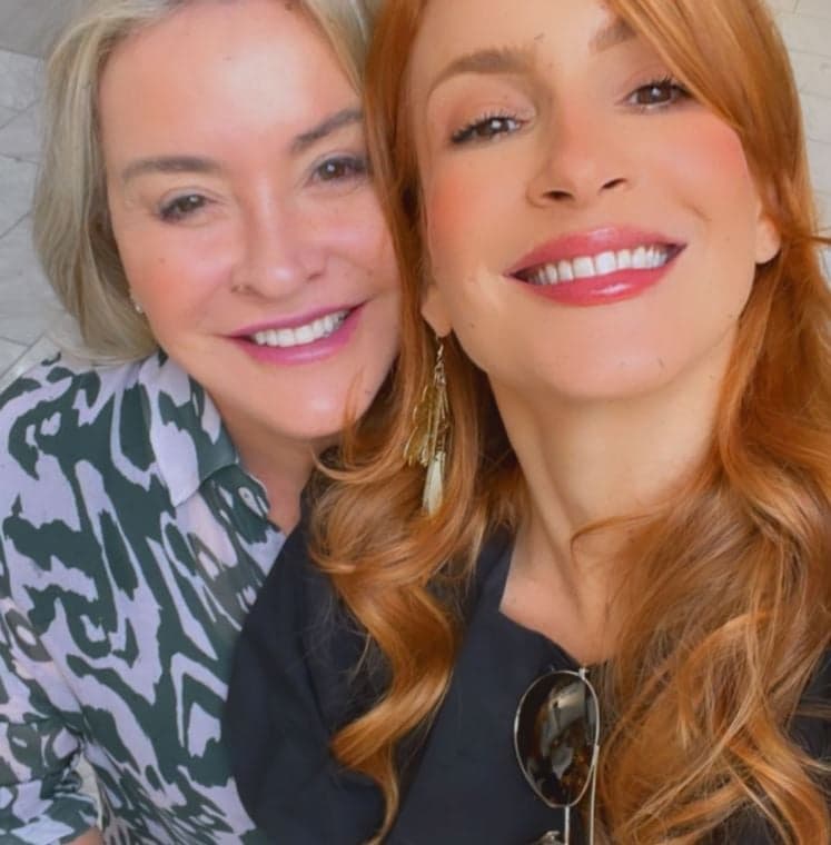 A famosa cantora, Claudia Leitte e sua mãe, Ilna Leite juntas - Foto Reprodução Instagram A famosa cantora, Claudia Leitte e sua mãe, Ilna Leite juntas - Foto Reprodução Instagram