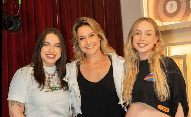 Fernanda Gentil e as apresentadoras do PodDelas, Tata Estaniecki Cocielo e Bruna Unzueta (Foto Reprodução/Instagram) Fernanda Gentil e as apresentadoras do PodDelas, Tata Estaniecki Cocielo e Bruna Unzueta (Foto Reprodução/Instagram)