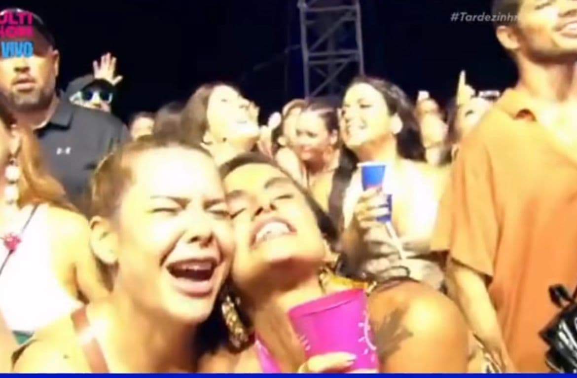 Carol Peixinho e Fernanda Souza no show de Thiaguinho - Foto Reprodução Instagram Carol Peixinho e Fernanda Souza no show de Thiaguinho - Foto Reprodução Instagram