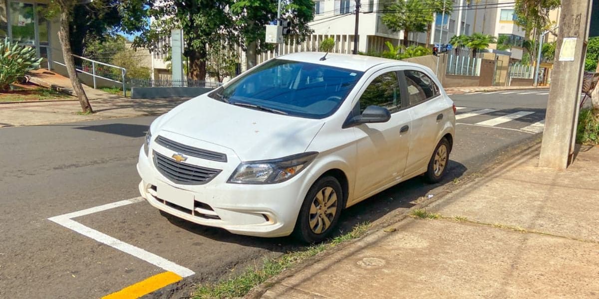 Carro Chevrolet estacionado na rua - Foto Reprodução Internet Carro Chevrolet estacionado na rua - Foto Reprodução Internet