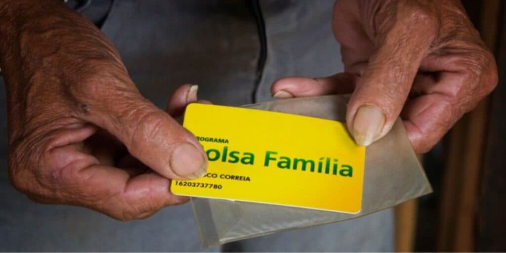 É pra COMEMORAR: Bolsa Família paga o maior valor da HISTÓRIA em abril e você precisa saber quanto
