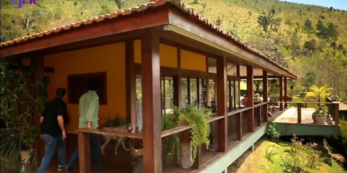 Fachada da Fazenda absurda de Marcos Palmeira, de 200 hectares, em Teresópolis, Rio de Janeiro - Foto Reprodução Internet Fachada da Fazenda absurda de Marcos Palmeira, de 200 hectares, em Teresópolis, Rio de Janeiro - Foto Reprodução Internet
