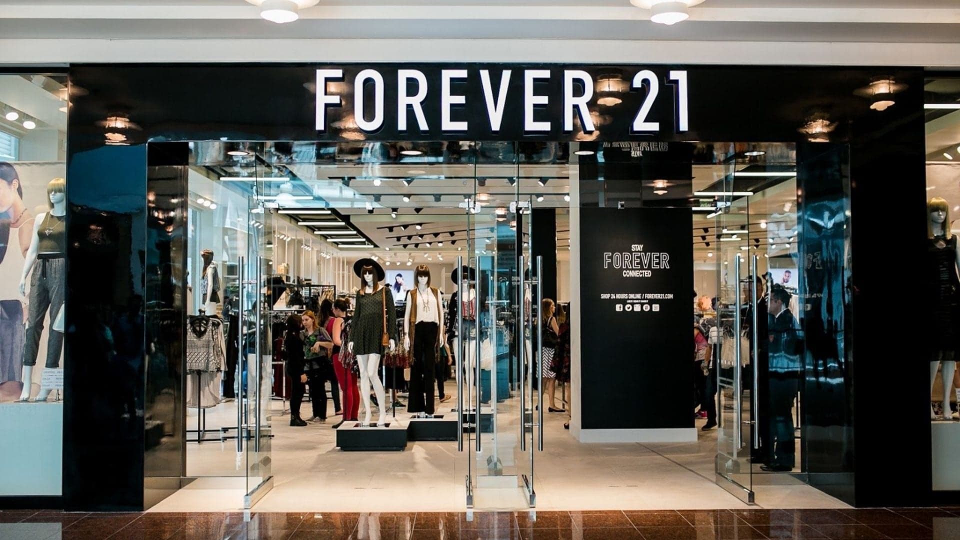 Fachada da famosa rede de lojas de roupa da Forever 21 - Foto Reprodução Internet Fachada da famosa rede de lojas de roupa da Forever 21 - Foto Reprodução Internet