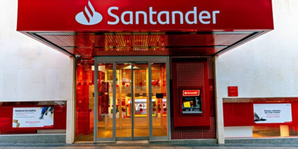 Fachada de agência do banco Santander - Foto Reprodução Internet Fachada de agência do banco Santander - Foto Reprodução Internet