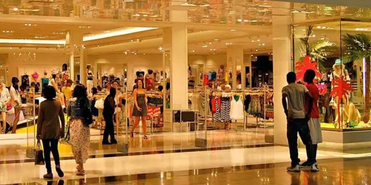 Fachada de loja de roupa em um shopping - Foto Reprodução Internet Fachada de loja de roupa em um shopping - Foto Reprodução Internet