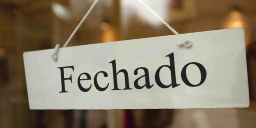 Falência: Loja tradicional de móveis fecha as portas, apaga contas das redes sociais e dá calote em centenas