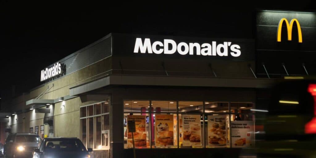 McDonald's se envolve em escândalo e acaba de ser condenado por atitude absurda com mães