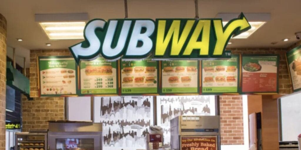 Alerta: O item chocante que mulher encontrou no lugar do lanche ao fazer pedido no Subway