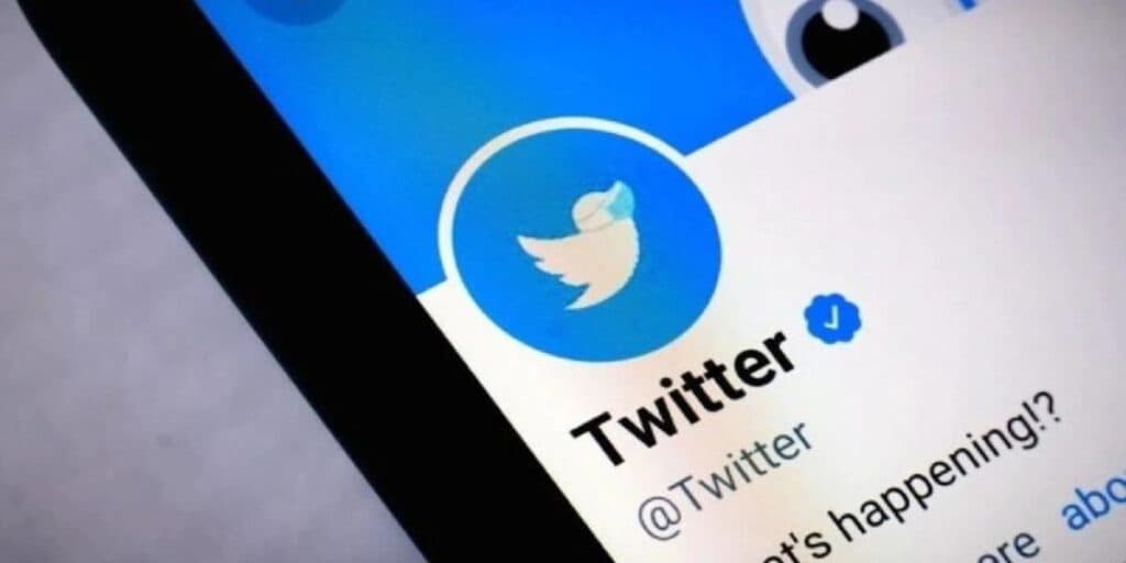 Alerta IMPORTANTE: Após arrancar selos azuis de todos, Twitter se dá muito mal e dono muda de ideia
