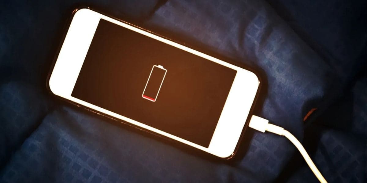 Veja a importância de usar um carregador original no seu celular - Foto Reprodução Internet Veja a importância de usar um carregador original no seu celular - Foto Reprodução Internet