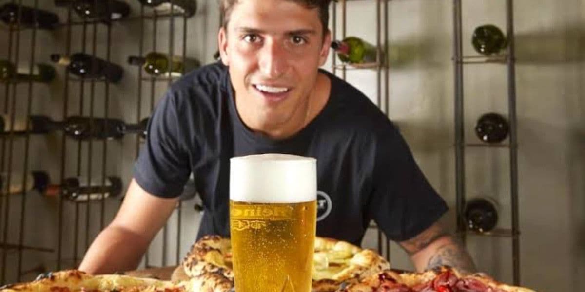 Felipe Prior na sua pizzaria (Foto:Reprodução/Taste&Fly) Felipe Prior na sua pizzaria (Foto:Reprodução/Taste&Fly)