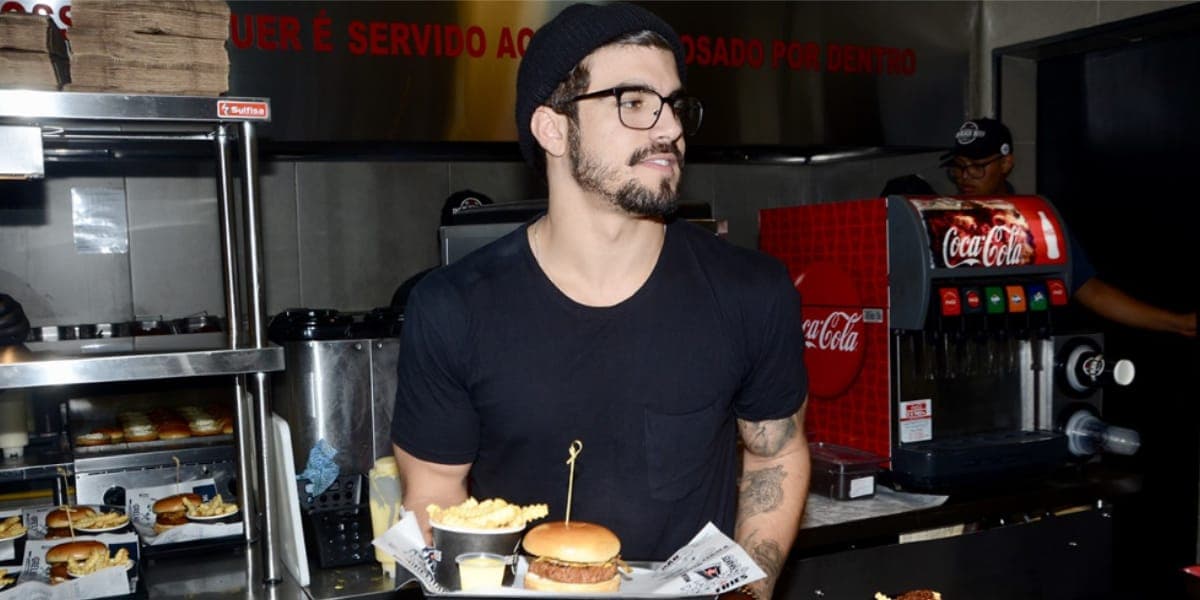 Caio Castro investiu cerca de 4 milhões no restaurante, mas acabou saindo do negócio (Reprodução: The Black Beef) Caio Castro investiu cerca de 4 milhões no restaurante, mas acabou saindo do negócio (Reprodução: The Black Beef)