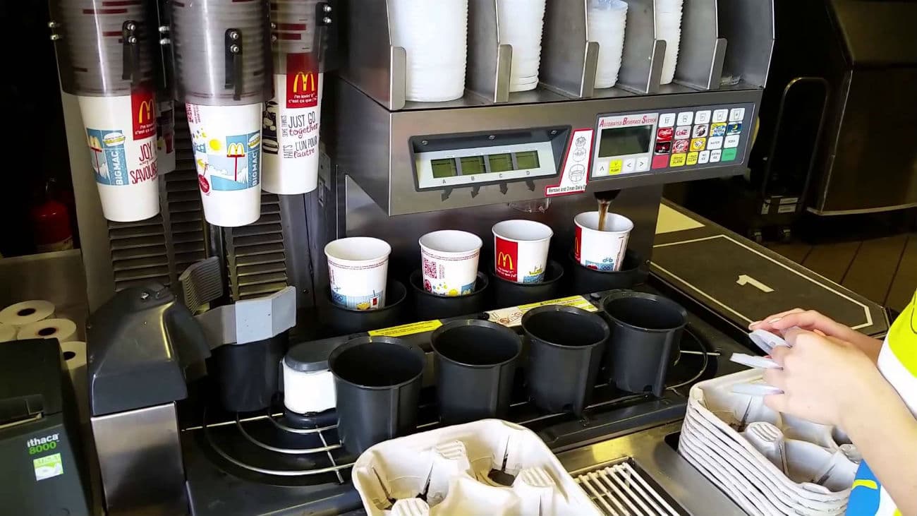 Já percebeu que Coca Cola servida no Mc Donald’s é diferente? Tem um motivo (Foto: Reprodução/ Internet) Já percebeu que Coca Cola servida no Mc Donald’s é diferente? Tem um motivo (Foto: Reprodução/ Internet)