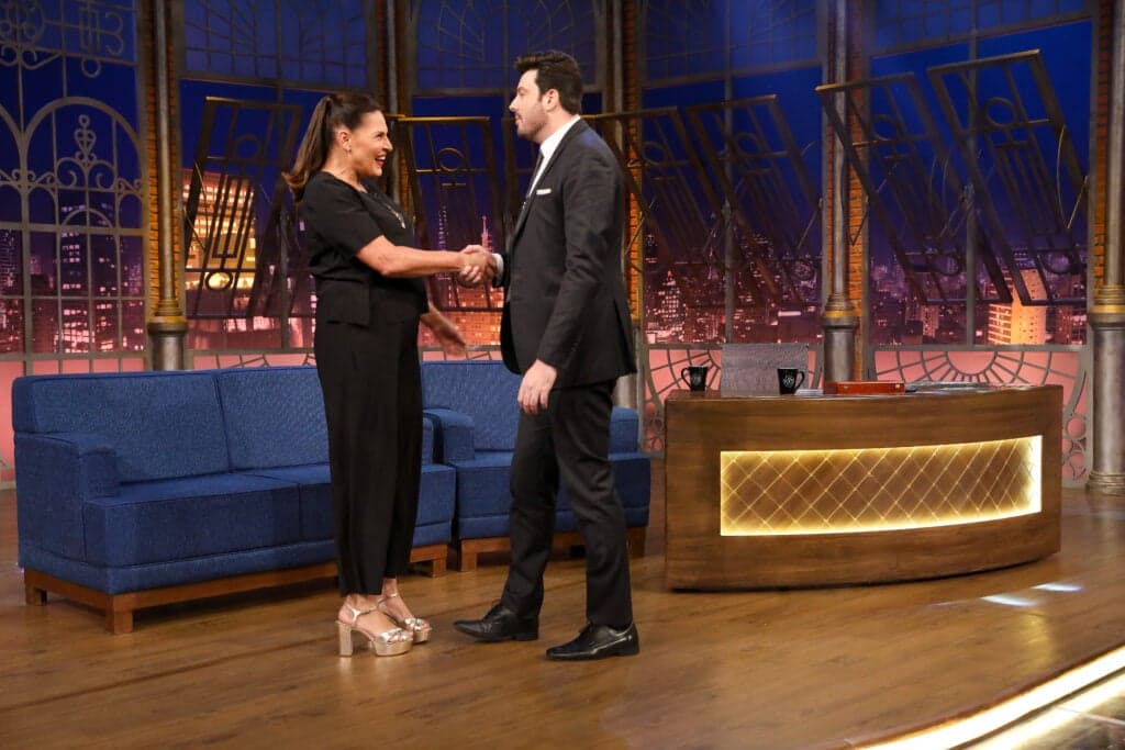 Laura Muller fala sobre carreira, tabus e lançamento de produtos no The Noite