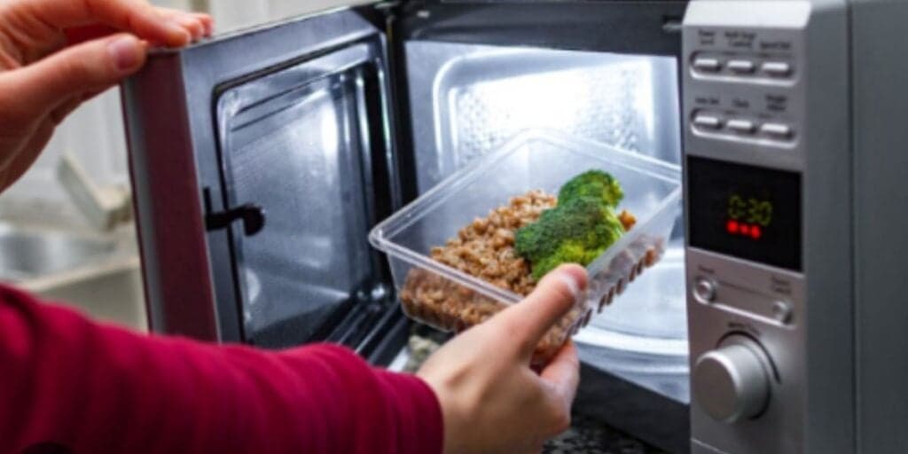 4 alimentos que são nocivos para a nossa saúde e que jamais devem ser reaquecidos