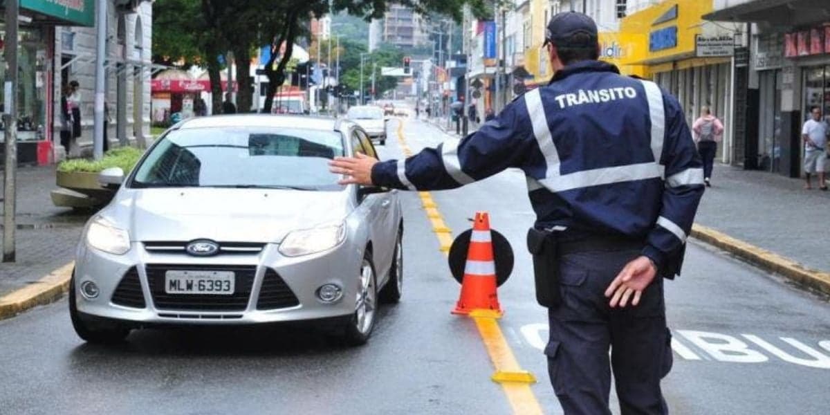 Atenção: Se você tem multa de trânsito pendente, saiba agora como pagar com 40% de desconto - Foto Reprodução Internet Atenção: Se você tem multa de trânsito pendente, saiba agora como pagar com 40% de desconto - Foto Reprodução Internet