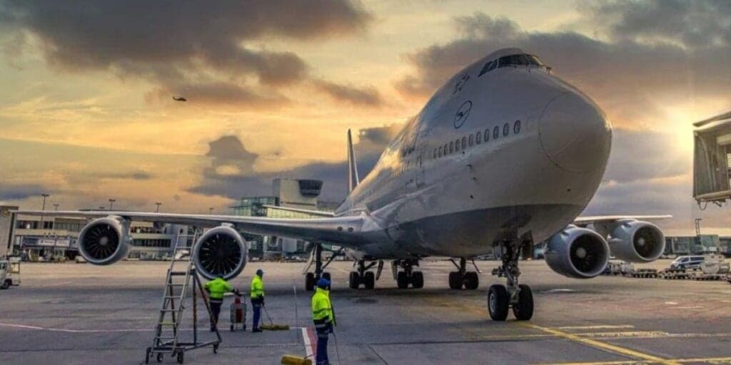 Luta contra falência e demissão em massa: o fim de companhia aérea que não resistiu e acabou vendida à Gol