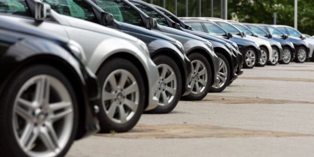 Uma das maiores montadoras de carro está à beira da falência e risco sério é anunciado