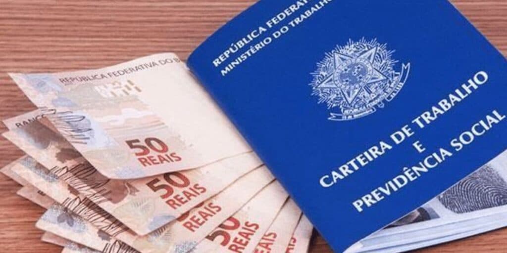 Governo antecipa pagamento do 13º salário para trabalhadores e dinheiro extra cai na conta corrente