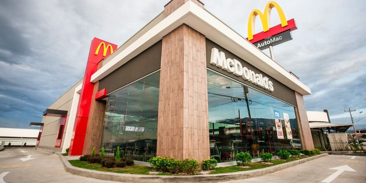 Fachada de restaurante da McDonald's - Foto Reprodução Internet Fachada de restaurante da McDonald's - Foto Reprodução Internet